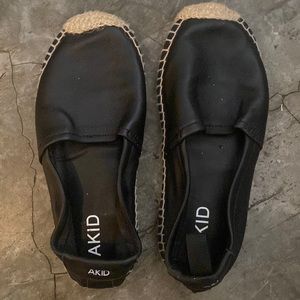 gorgeous leather akid espadrilles unisex -youth 2/ never worn